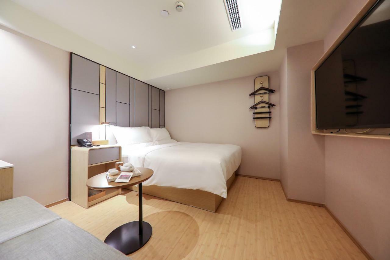 Ji Hotel Shanghai Exterior photo